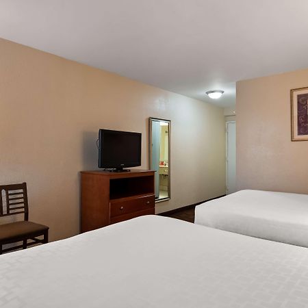 Surestay Hotel By Best Western East Brunswick Εξωτερικό φωτογραφία