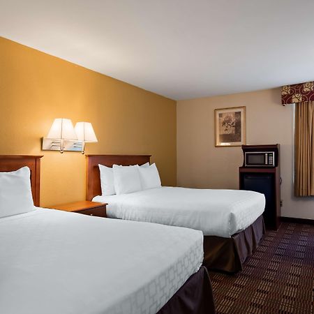 Surestay Hotel By Best Western East Brunswick Εξωτερικό φωτογραφία