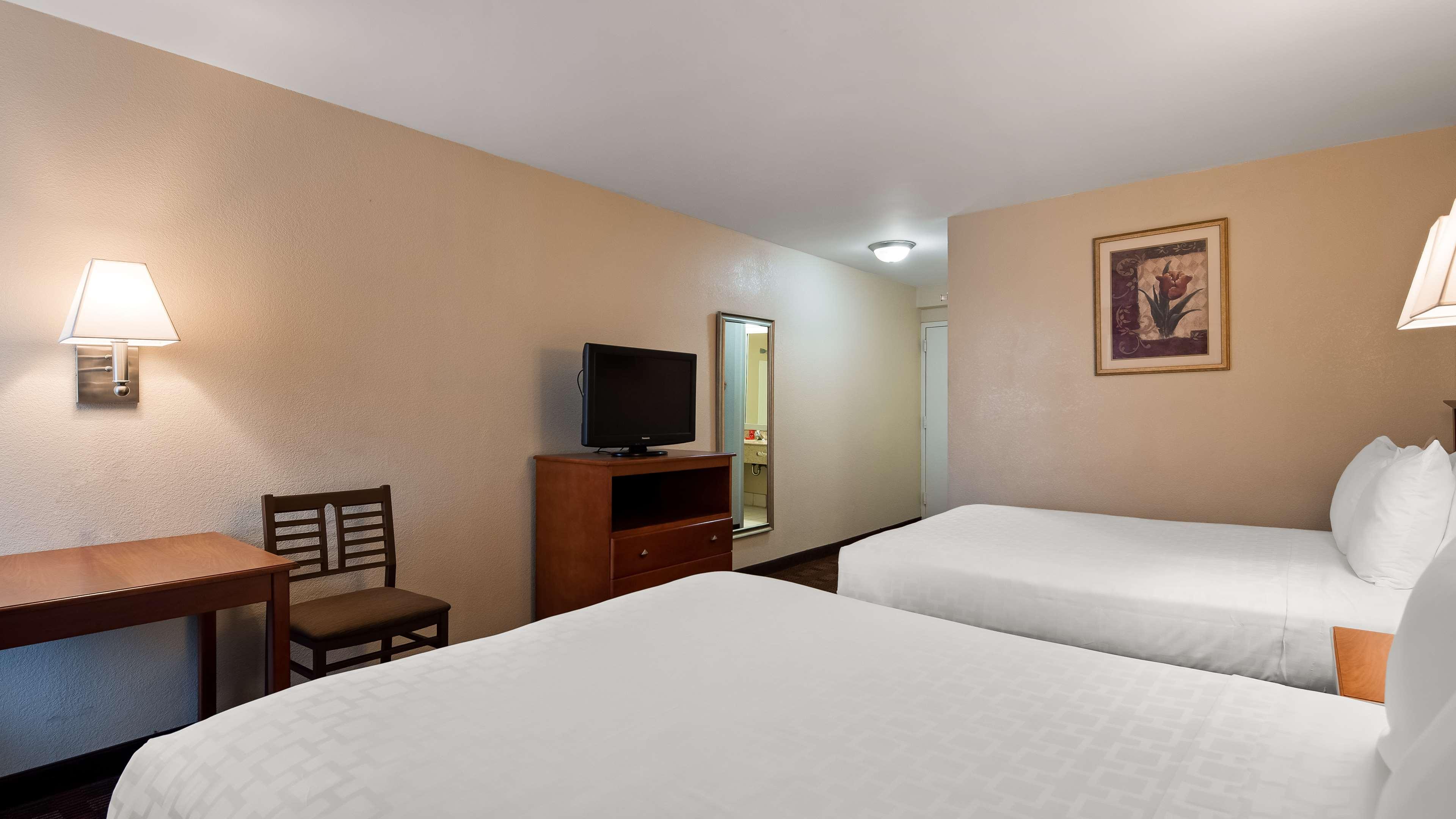Surestay Hotel By Best Western East Brunswick Εξωτερικό φωτογραφία