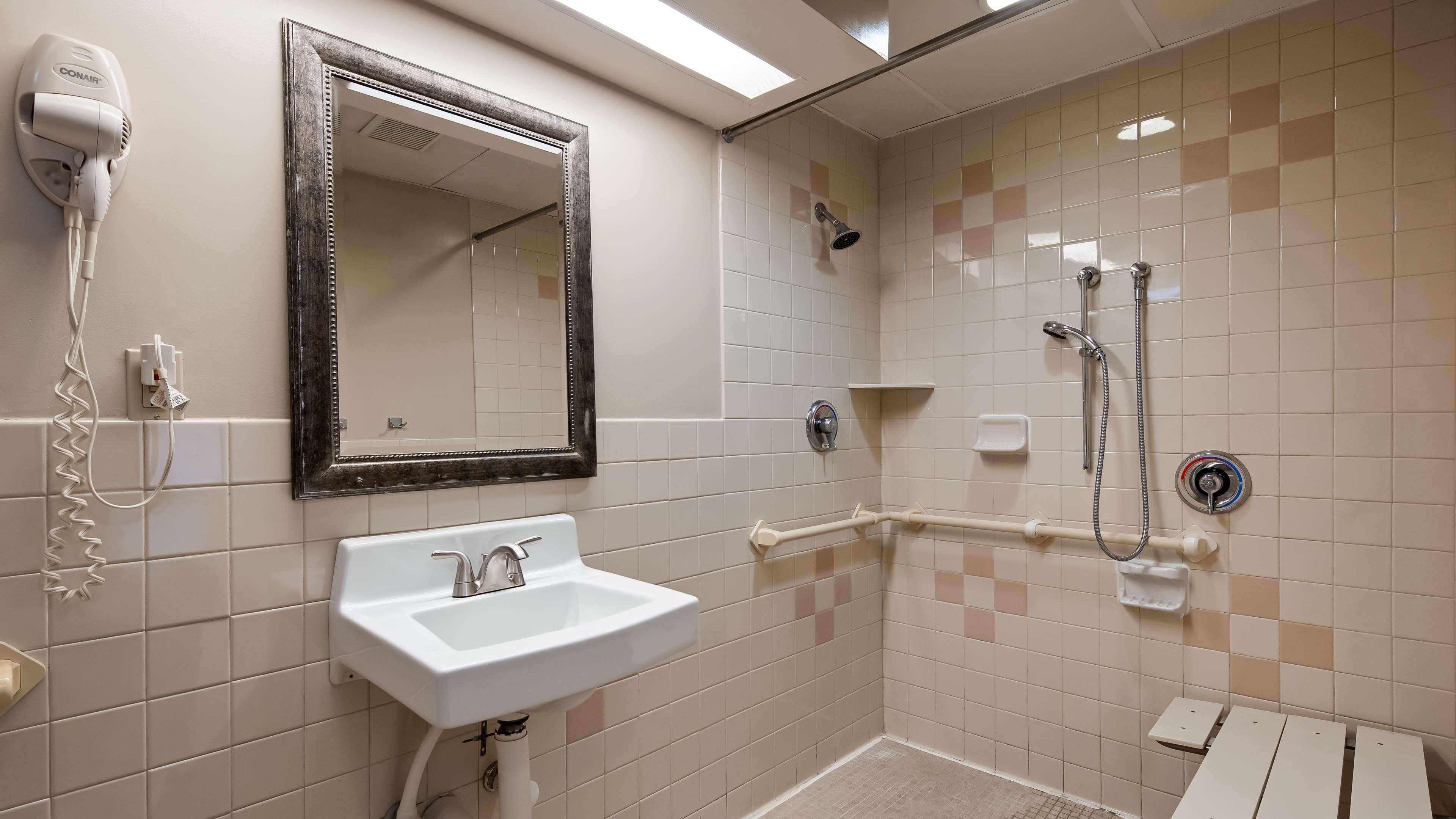 Surestay Hotel By Best Western East Brunswick Εξωτερικό φωτογραφία