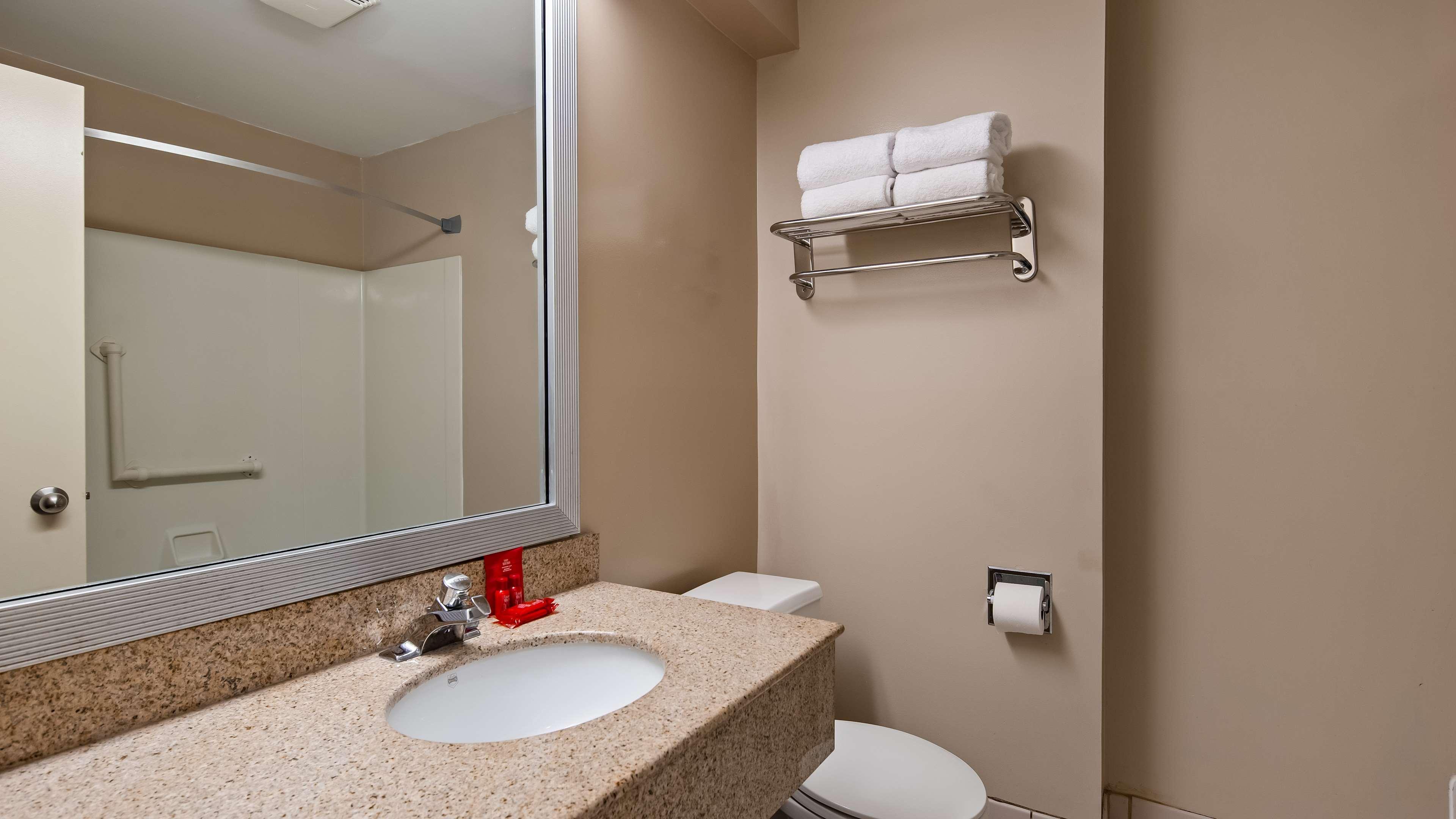 Surestay Hotel By Best Western East Brunswick Εξωτερικό φωτογραφία