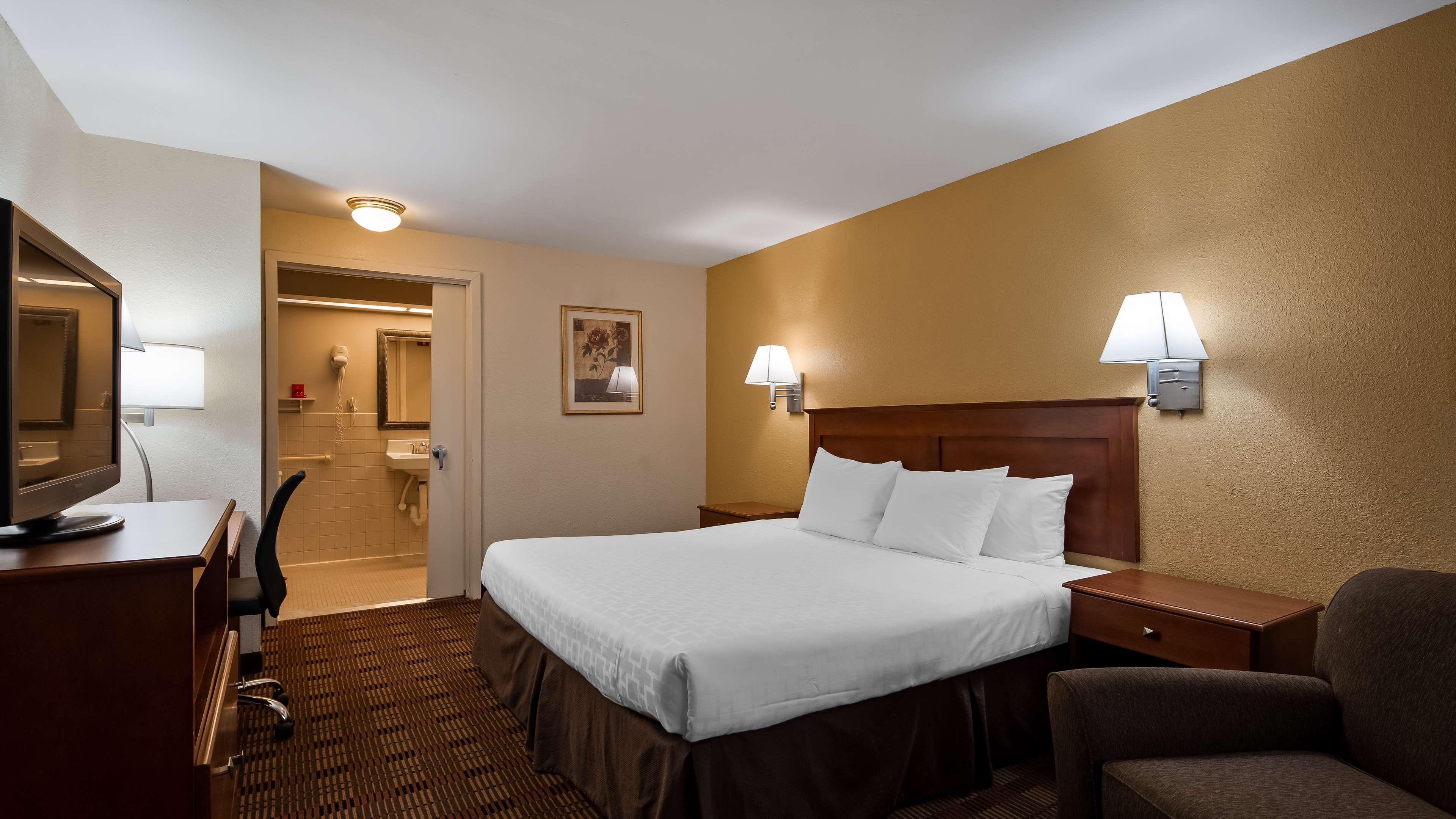 Surestay Hotel By Best Western East Brunswick Εξωτερικό φωτογραφία