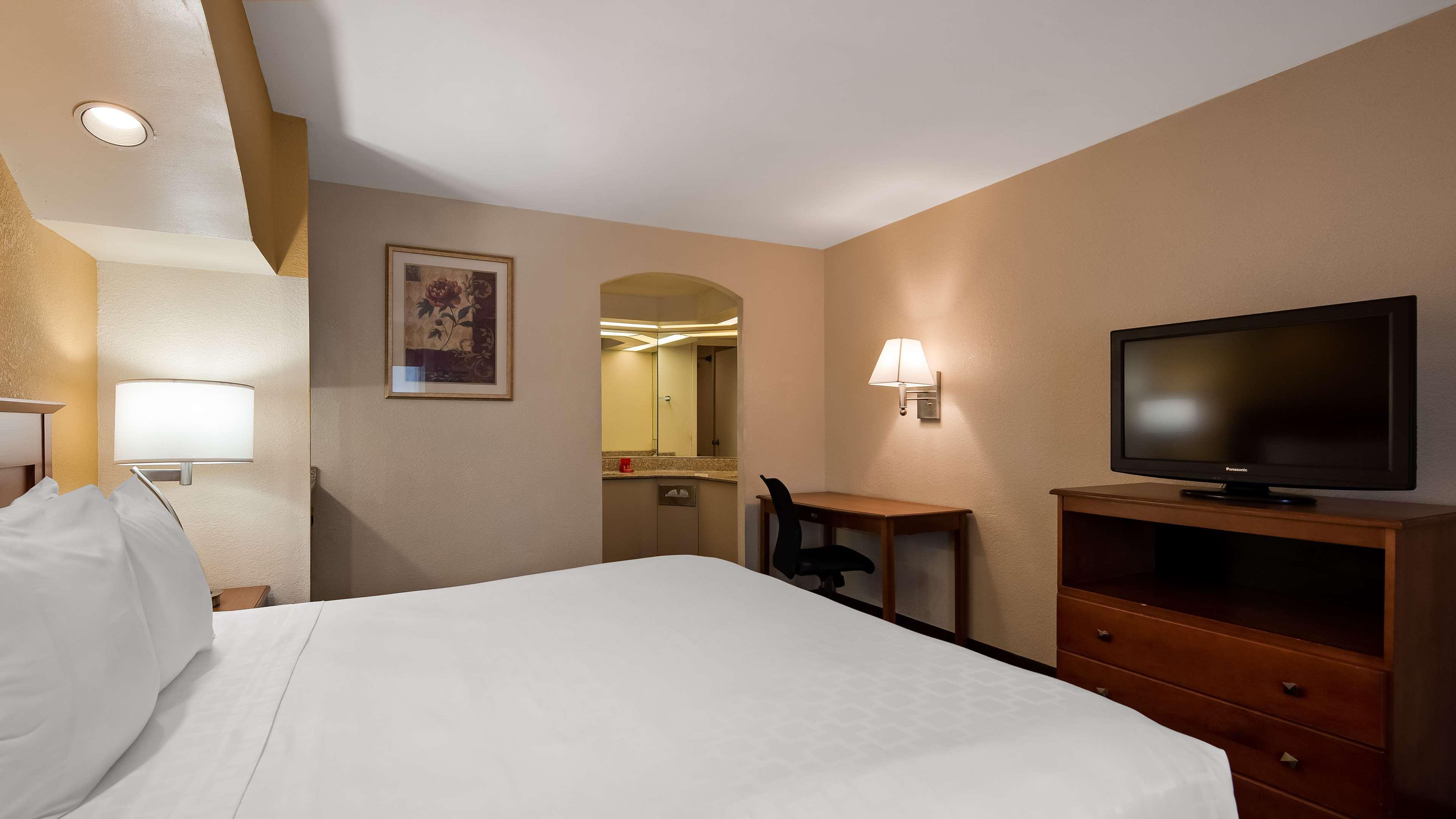 Surestay Hotel By Best Western East Brunswick Εξωτερικό φωτογραφία