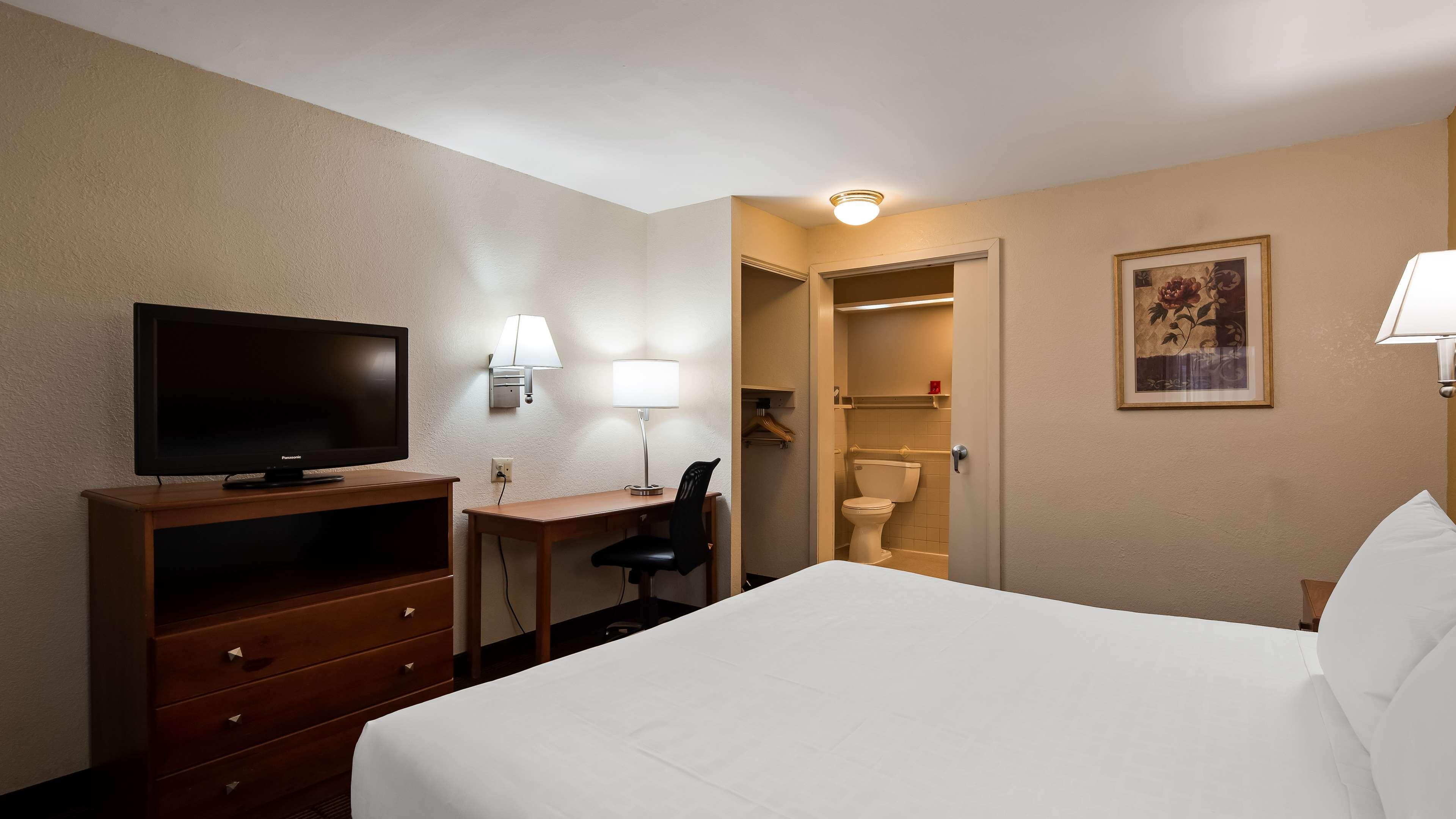 Surestay Hotel By Best Western East Brunswick Εξωτερικό φωτογραφία