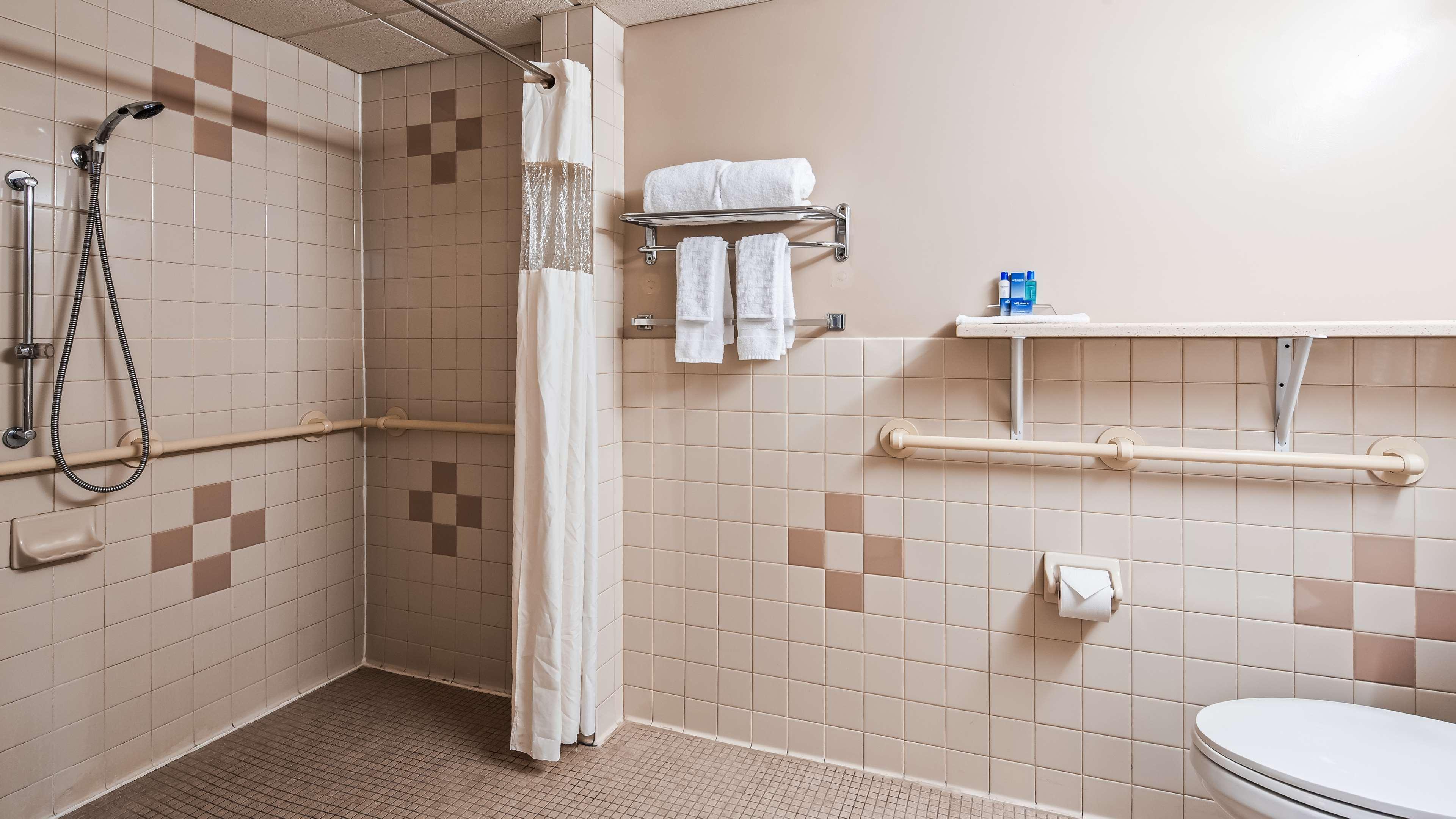 Surestay Hotel By Best Western East Brunswick Εξωτερικό φωτογραφία