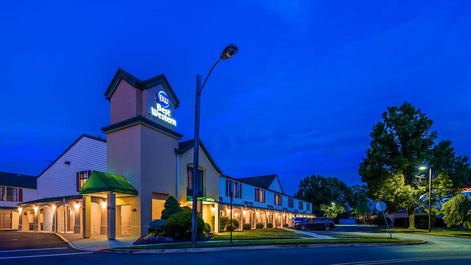 Surestay Hotel By Best Western East Brunswick Εξωτερικό φωτογραφία