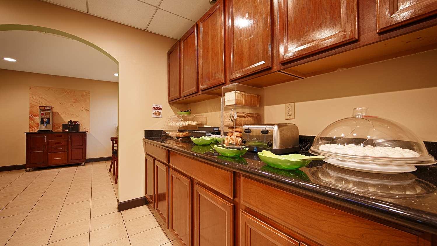 Surestay Hotel By Best Western East Brunswick Εξωτερικό φωτογραφία