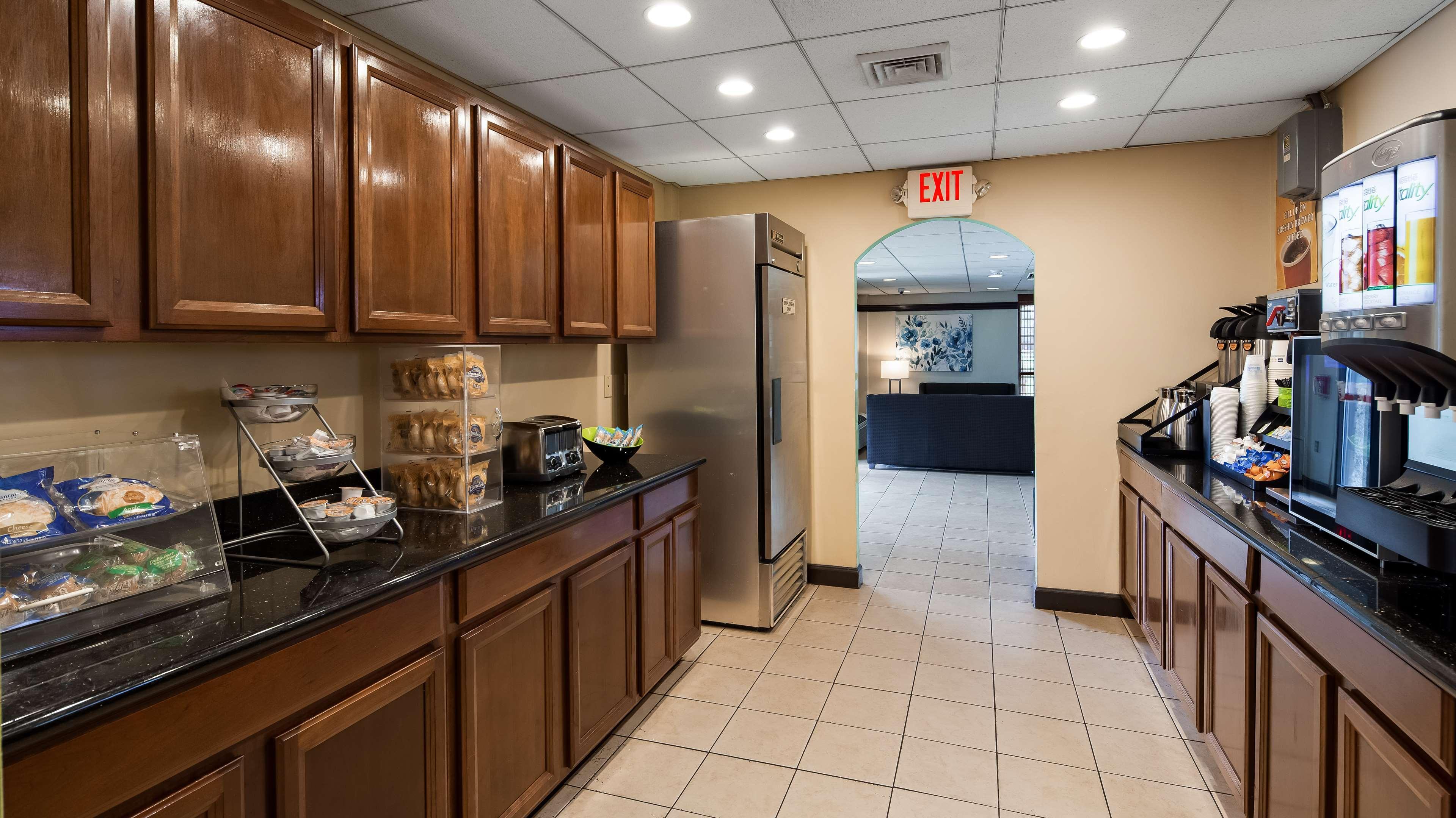 Surestay Hotel By Best Western East Brunswick Εξωτερικό φωτογραφία