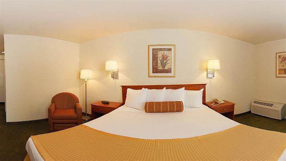 Surestay Hotel By Best Western East Brunswick Εξωτερικό φωτογραφία