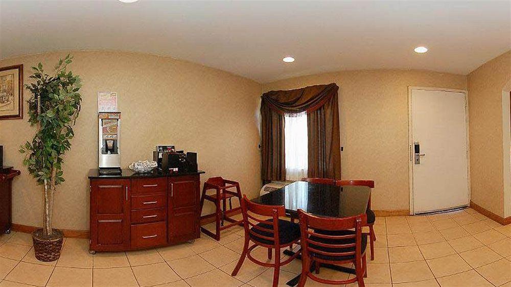 Surestay Hotel By Best Western East Brunswick Εξωτερικό φωτογραφία