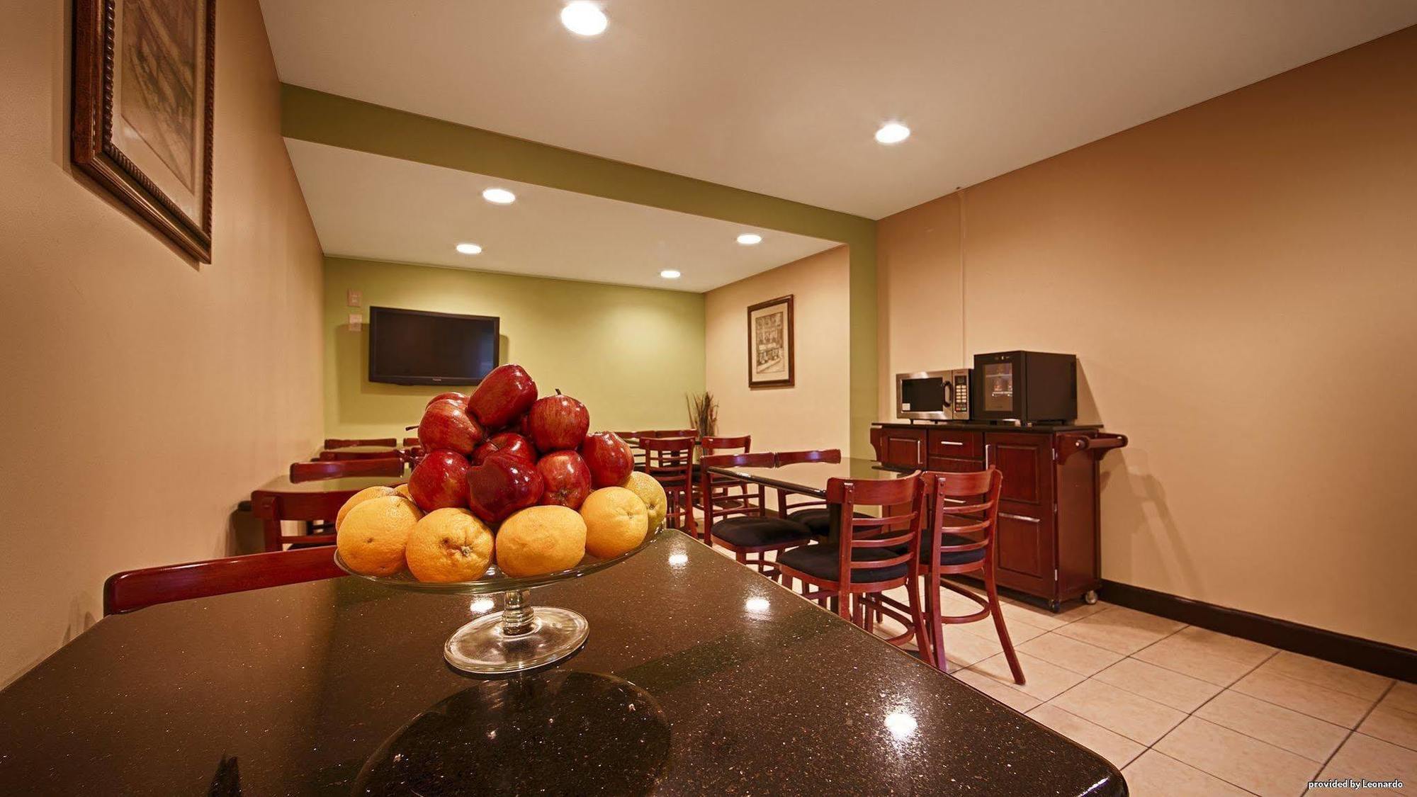 Surestay Hotel By Best Western East Brunswick Εξωτερικό φωτογραφία